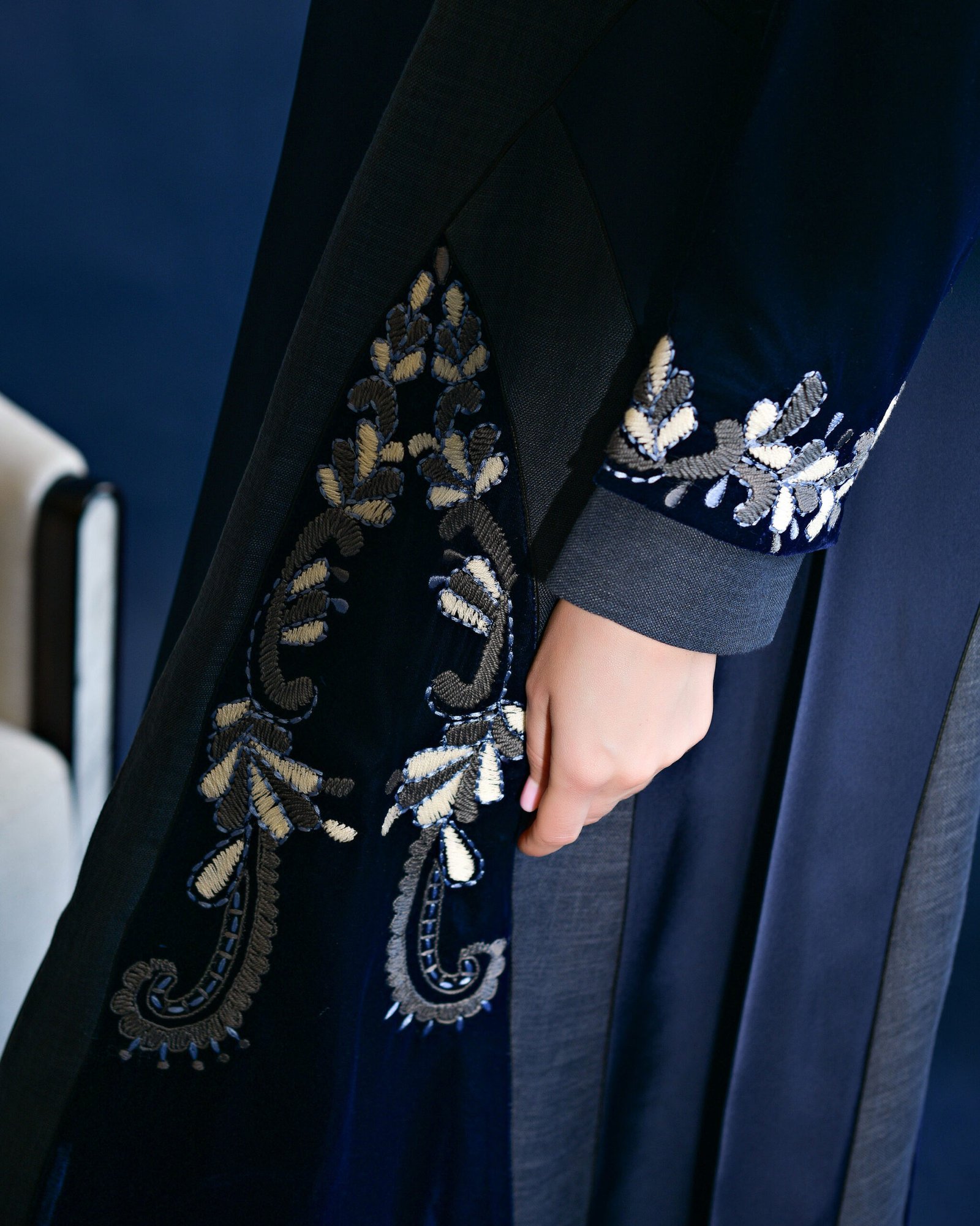 www.thescenestealer.com|+97433162302